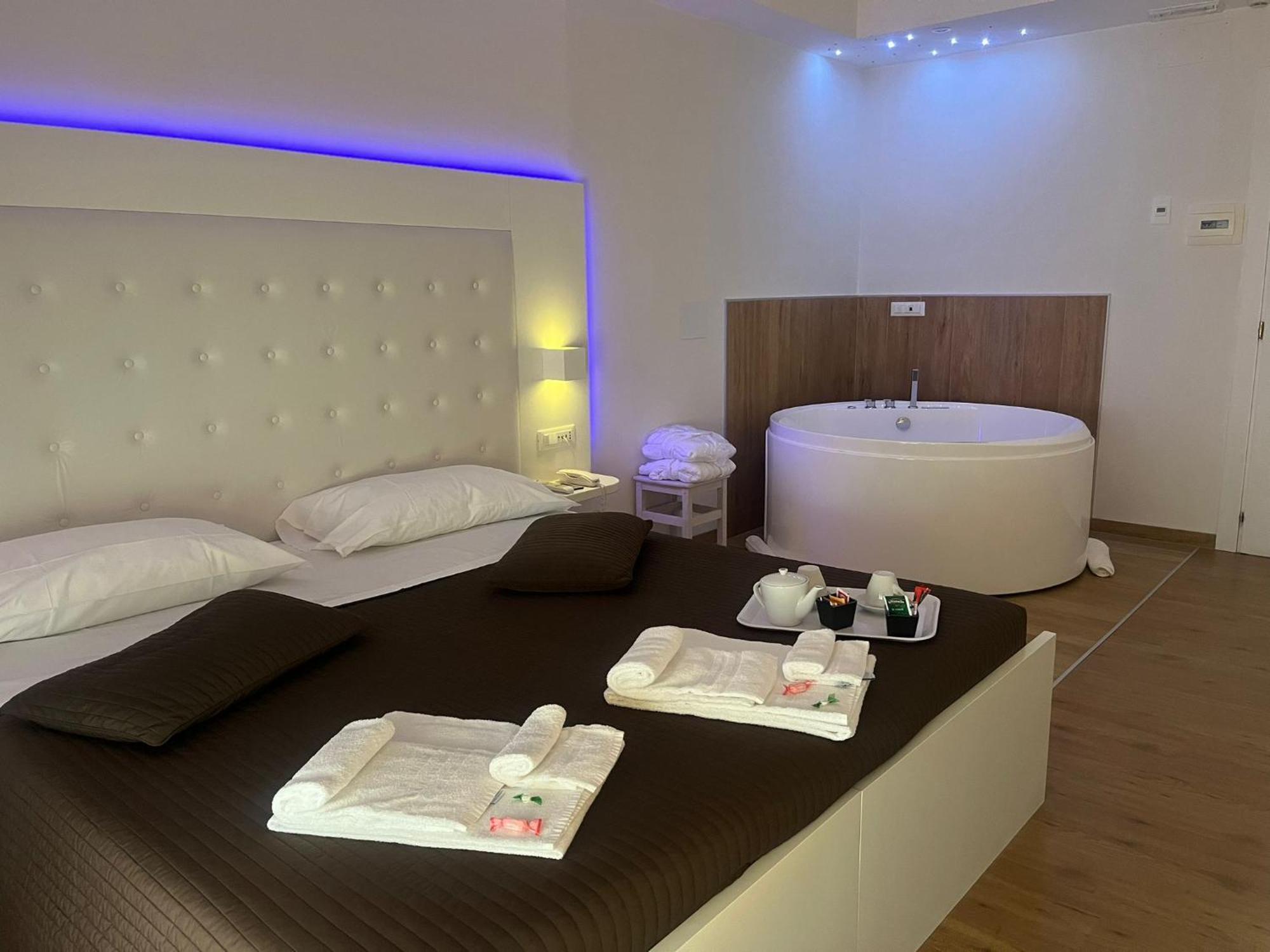 Boutique Hotel E Spa Citta Bianca Pescara Exterior photo